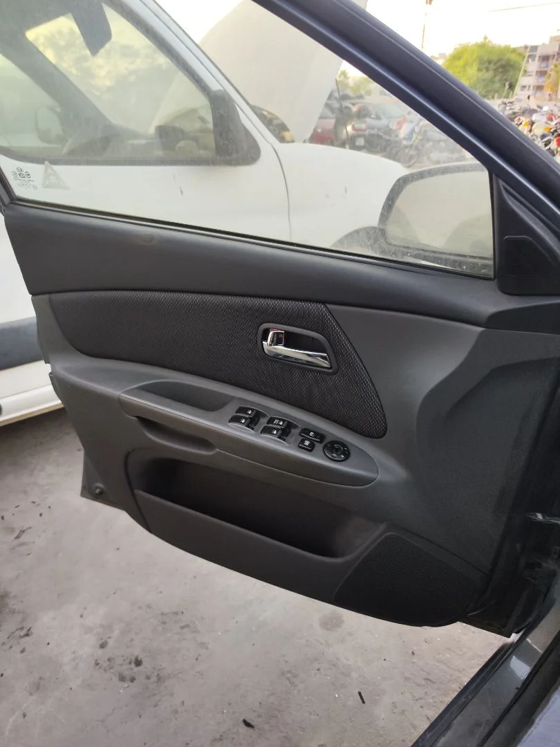 Foto de GUARNECIDO PUERTA DELANTERA IZQUIERDA KIA RIO (JB) 1.5 CRDi (110 CV / 81 KW) referencia 823011G645AEB