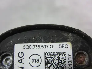 Foto de ANTENA VOLKSWAGEN TIGUAN (AD1) 2.0 TDI DPF (239 CV / 176 KW) referencia 5Q0035507Q foto 3