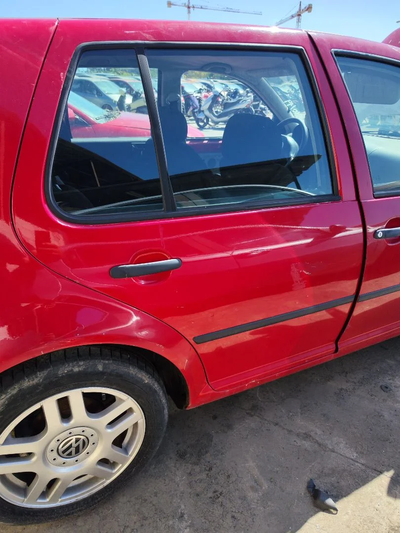 Foto de PUERTA TRASERA DERECHA VOLKSWAGEN GOLF IV BERLINA (1J1)(10.1997) 1.9 TDI (90 CV / 66 KW)