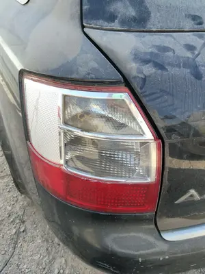 Foto de PILOTO TRASERO IZQUIERDO AUDI A4 AVANT (8E) 1.9 TDI (131 CV / 96 KW)
