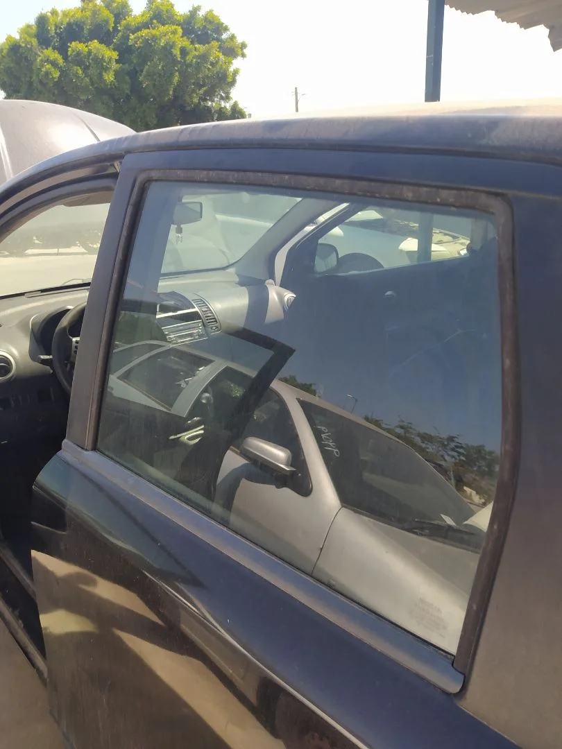 Foto de LUNA TRASERA IZQUIERDA NISSAN NOTE (E11E) 1.4 CAT (88 CV / 65 KW)