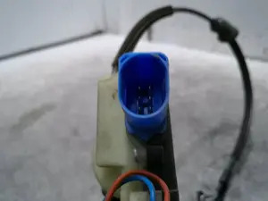 Foto de CERRADURA PUERTA TRASERA IZQUIERDA SEAT IBIZA (6L1) 1.9 TDI (101 CV / 74 KW) referencia 3B48390115AN foto 5