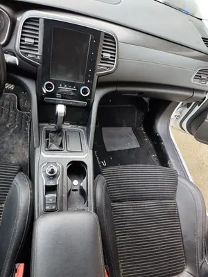 Foto de CONSOLA CENTRAL RENAULT TALISMAN SPORT TOURER 1.6 dCi Diesel FAP Energy (131 CV / 96 KW) referencia 969107105R foto 2