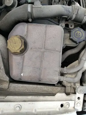 Foto de DEPOSITO EXPANSION FORD TRANSIT CONNECT (TC7) 1.8 TDCi CAT (110 CV / 81 KW) referencia 1104120