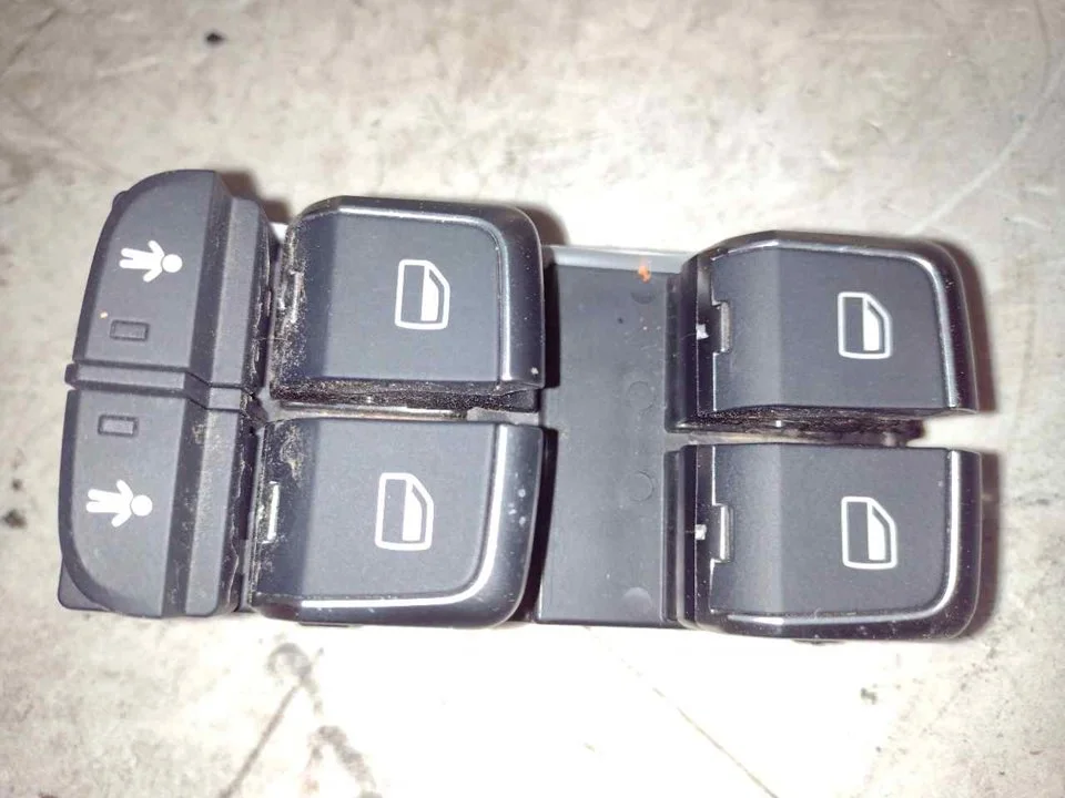 Foto de MANDO ELEVALUNAS DELANTERO IZQUIERDO AUDI RS 3 SPORTBACK (8VA) referencia 8V0959851E