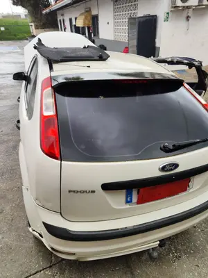 Foto de PORTON TRASERO FORD FOCUS BERLINA (CAP) 1.6 TDCi CAT (90 CV / 66 KW) foto 3