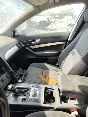 Foto de MANETA INTERIOR DELANTERA DERECHA AUDI A6 BERLINA (4F2) 2.0 TDI (140 CV / 103 KW) referencia 4F0837020B