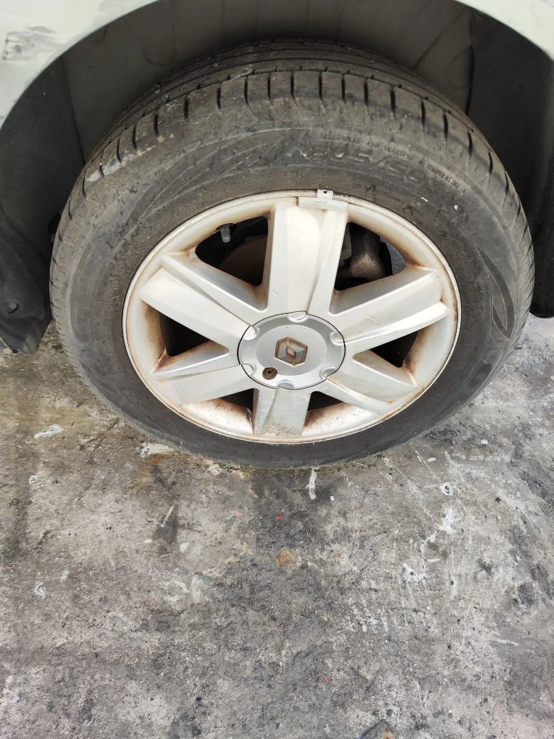 Foto de LLANTA RENAULT MEGANE II BERLINA 5P 1.5 dCi Diesel (101 CV / 74 KW)