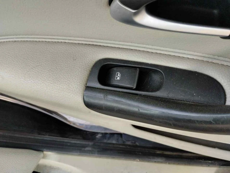 Foto de MANDO ELEVALUNAS TRASERO IZQUIERDO SAAB 9-3 BERLINA 1.9 TiD CAT (150 CV / 110 KW)