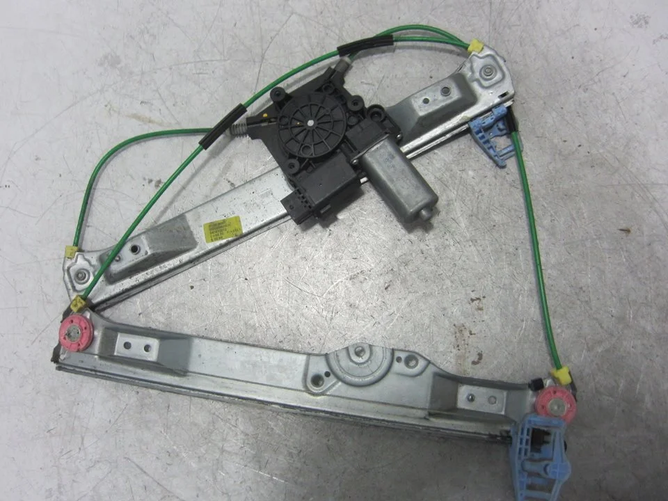 Foto de ELEVALUNAS DELANTERO IZQUIERDO OPEL CORSA D 1.2 16V CAT (Z 12 XEP / LB4) (80 CV / 59 KW) referencia 013269605