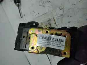 Foto de CERRADURA PUERTA DELANTERA DERECHA FORD FOCUS BERLINA (CAK) 1.8 TDDI Turbodiesel CAT (90 CV / 66 KW) referencia XS41A21812CF foto 4