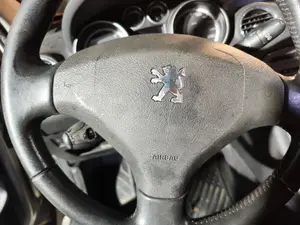 Foto de AIRBAG DELANTERO IZQUIERDO PEUGEOT 308 SW 1.6 HDi FAP CAT (9HZ / DV6TED4) (109 CV / 80 KW) referencia 96810154ZD