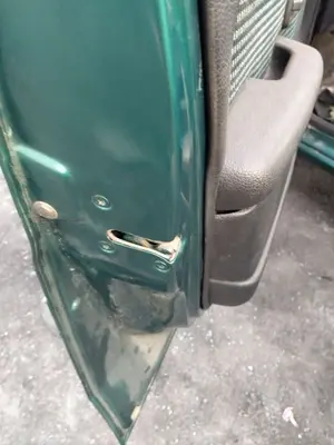 Foto de CERRADURA PUERTA DELANTERA IZQUIERDA PEUGEOT 106 (S2) 1.1  (60 CV / 44 KW)