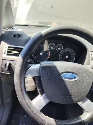 Foto de VOLANTE FORD FOCUS C-MAX (CAP)(2003) 1.6 TDCi CAT (90 CV / 66 KW) foto 2