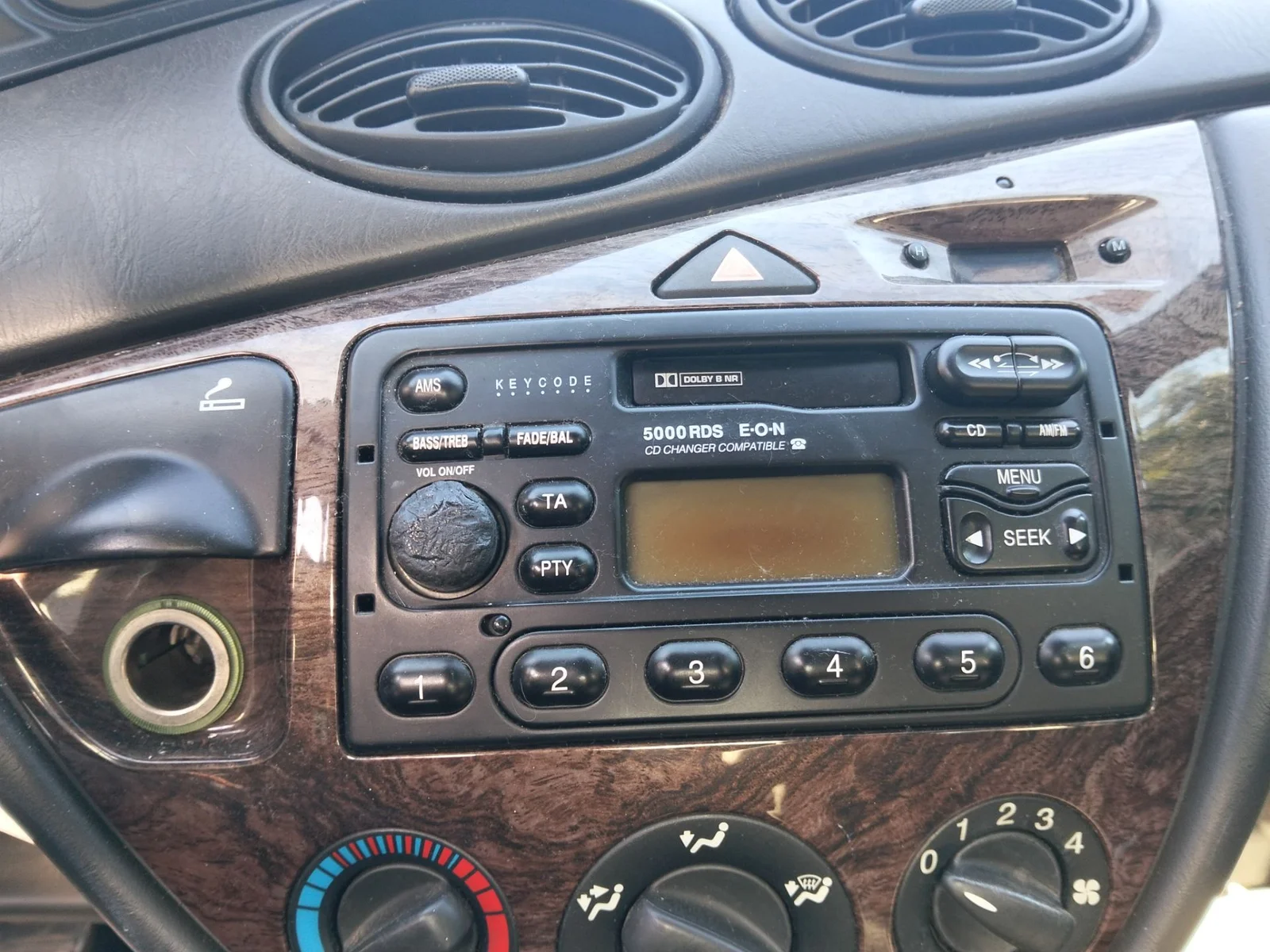 Foto de SISTEMA AUDIO / RADIO CD FORD FOCUS BERLINA (CAK) 1.6 16V CAT (101 CV / 74 KW)