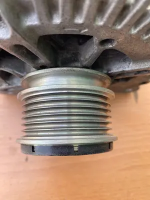 Foto de ALTERNADOR VOLKSWAGEN PASSAT BERLINA (3C2) 2.0 TDI (140 CV / 103 KW) referencia 021903026L foto 4