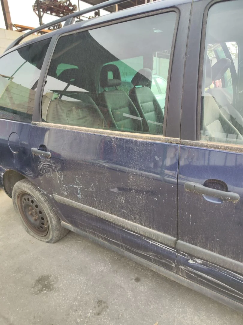 Foto de PUERTA TRASERA DERECHA VOLKSWAGEN SHARAN (7M6/7M9) 1.9 TDI (116 CV / 85 KW) referencia 7M3833022F