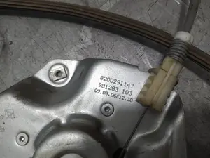 Foto de ELEVALUNAS DELANTERO DERECHO RENAULT CLIO III 1.5 dCi Diesel (68 CV / 50 KW) referencia 8200291147 foto 4