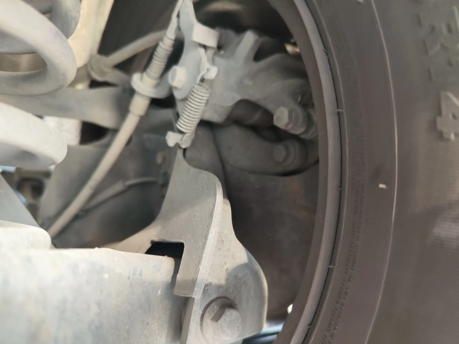 Foto de PINZA DE FRENO TRASERA DERECHA FORD FOCUS FAMILIAR (CAK) 1.8 TDCi Turbodiesel CAT (116 CV / 85 KW)