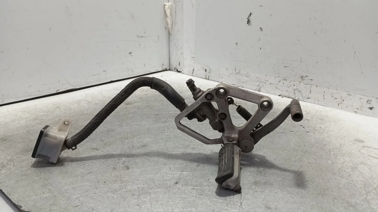 Foto de BOMBA FRENO TRASERA HONDA CBR 600 F / CBR 600 RR 598 cm3 - 68 kW (92 CV / 68 KW) referencia 43500MN4006