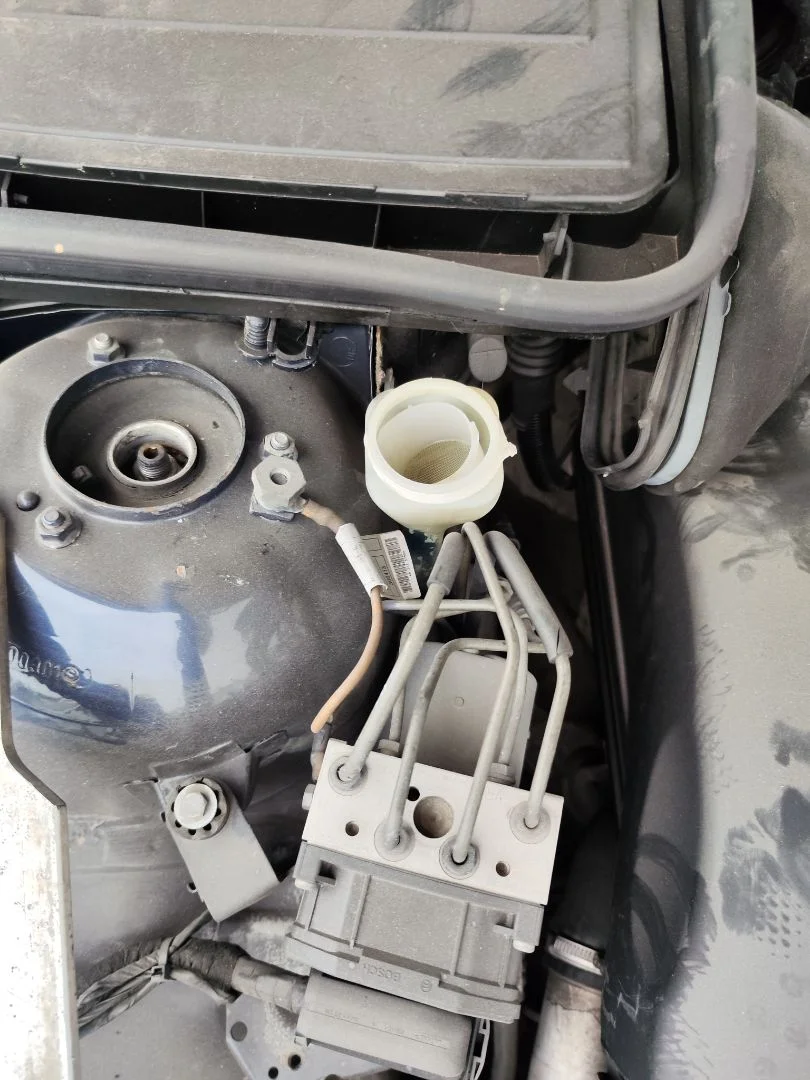 Foto de DEPOSITO LIMPIA BMW SERIE 5 BERLINA (E39) 3.0 24V Turbodiesel CAT (193 CV / 142 KW)
