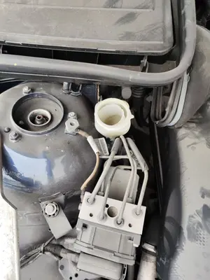 Foto de DEPOSITO LIMPIA BMW SERIE 5 BERLINA (E39) 3.0 24V Turbodiesel CAT (193 CV / 142 KW)