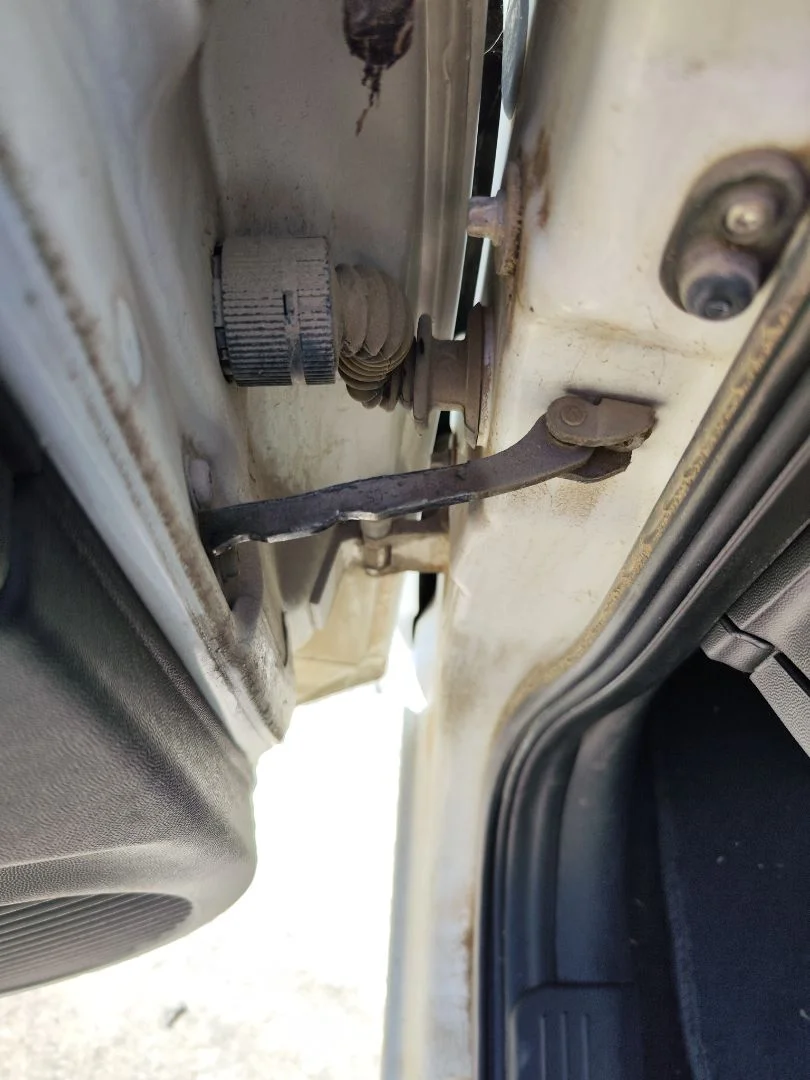 Foto de RETENEDOR PUERTA OPEL CORSA C 1.2 16V CAT (Z 12 XE / LW4) (75 CV / 55 KW) referencia 24413389
