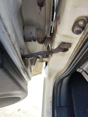 Foto de RETENEDOR PUERTA OPEL CORSA C 1.2 16V CAT (Z 12 XE / LW4) (75 CV / 55 KW) referencia 24413389