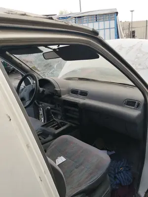 Foto de GOMAS CONTORNO PUERTA NISSAN VANETTE CARGO 2.3 Diesel (75 CV / 55 KW)