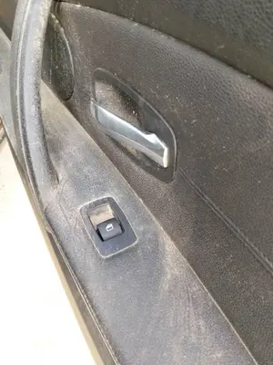 Foto de MANDO ELEVALUNAS DELANTERO DERECHO BMW SERIE 5 BERLINA (E60)