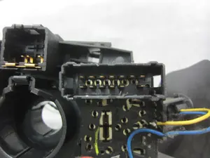 Foto de MANDO MULTIFUNCION RENAULT CLIO II FASE II (B/CB0) 1.2 (58 CV / 43 KW) referencia 8200058670 foto 8