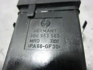 Foto de INTERRUPTOR VOLKSWAGEN PASSAT BERLINA (3B2) 1.9 TDI (116 CV / 85 KW) referencia 3B0963563 foto 4