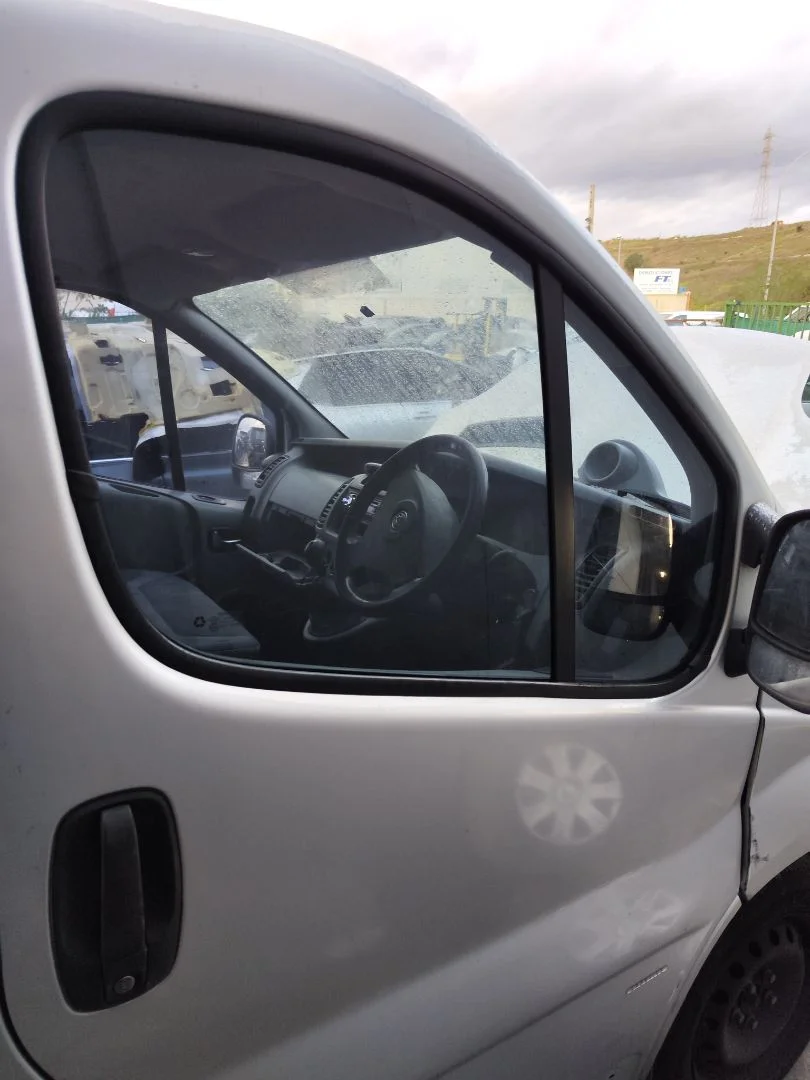 Foto de LUNA DELANTERA DERECHA OPEL VIVARO FURGÓN/COMBI 2.0 16V CDTI (114 CV / 84 KW)