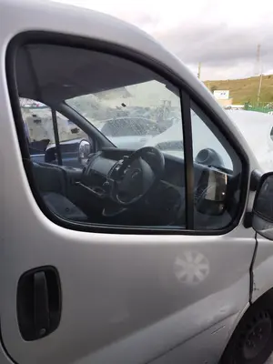 Foto de LUNA DELANTERA DERECHA OPEL VIVARO FURGÓN/COMBI 2.0 16V CDTI (114 CV / 84 KW)