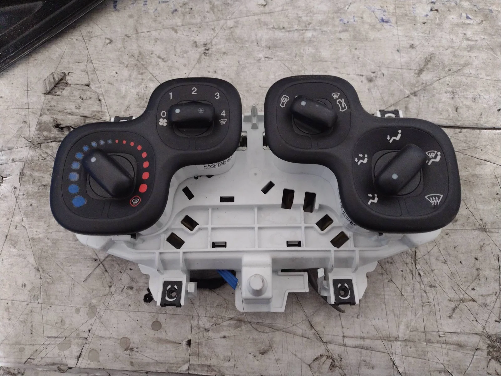 Foto de MANDO CLIMATIZADOR FIAT III PANDA (319) 1.2 CAT (69 CV / 51 KW) referencia 5P6240100