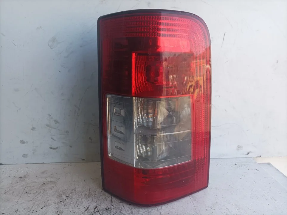 Foto de PILOTO TRASERO IZQUIERDO CITROEN BERLINGO 1.6 16V HDi (75 CV / 55 KW) referencia 9657977080