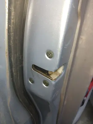 Foto de CERRADURA PUERTA DELANTERA IZQUIERDA MITSUBISHI GRANDIS (NA0W) 2.0 DI-D CAT (136 CV / 100 KW)