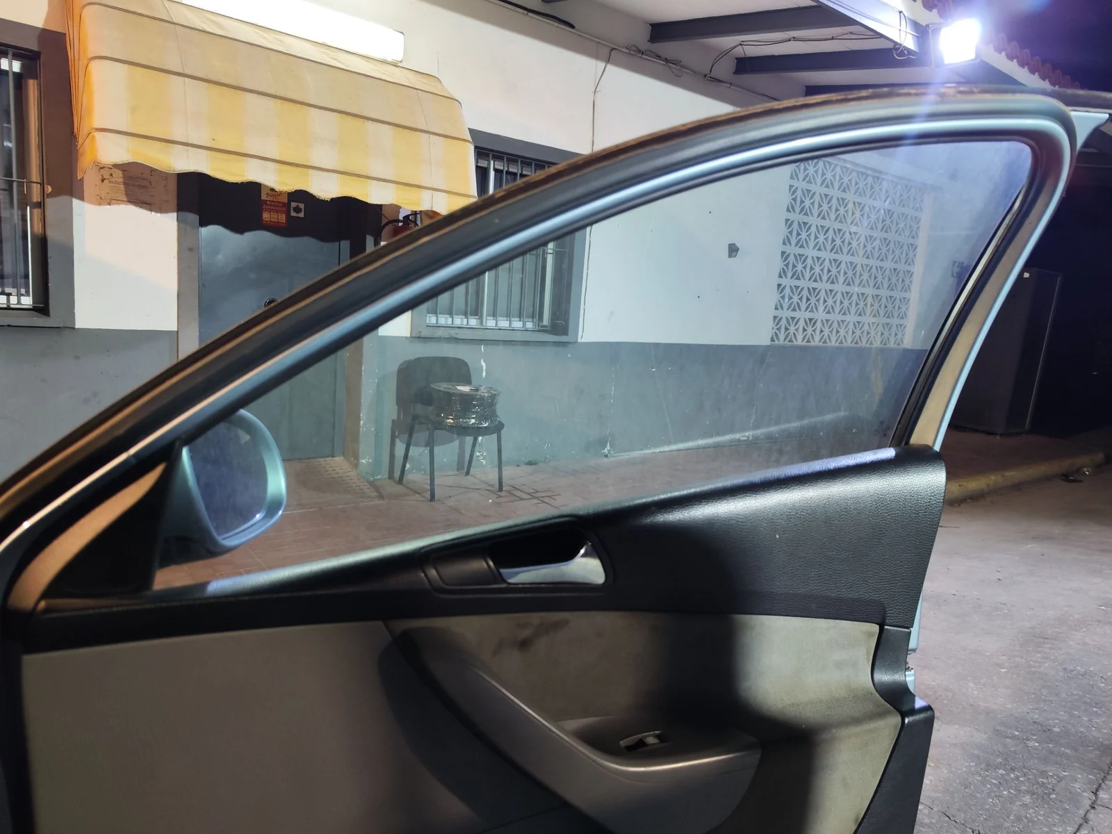 Foto de LUNA DELANTERA DERECHA VOLKSWAGEN PASSAT BERLINA (3C2) 2.0 TDI (140 CV / 103 KW) referencia 3C4845202B