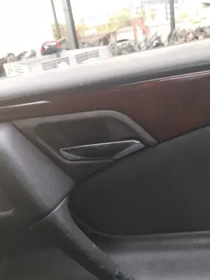 Foto de MANETA INTERIOR TRASERA DERECHA MERCEDES-BENZ CLASE E (BM 210) BERLINA 3.0 Diesel CAT (136 CV / 100 KW) referencia A2107660264 FKZ