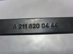 Foto de BRAZO LIMPIA DELANTERO DERECHO MERCEDES-BENZ CLASE S (BM 220) BERLINA 5.0 V8 24V CAT (306 CV / 225 KW) referencia A2118200444 foto 3