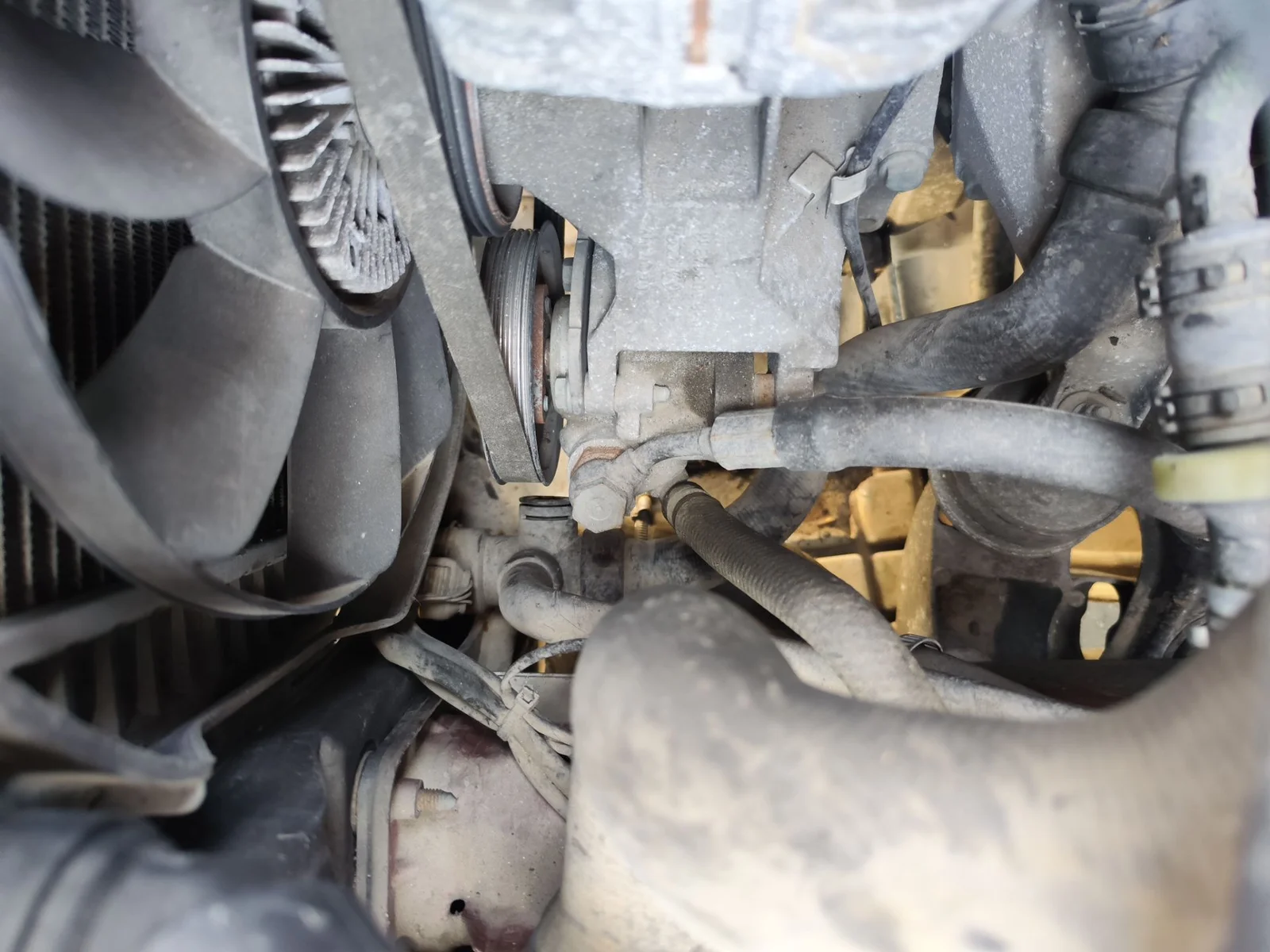 Foto de BOMBA DIRECCION AUDI A4 BERLINA (8E) 1.9 TDI (131 CV / 96 KW) referencia 8D0145156T