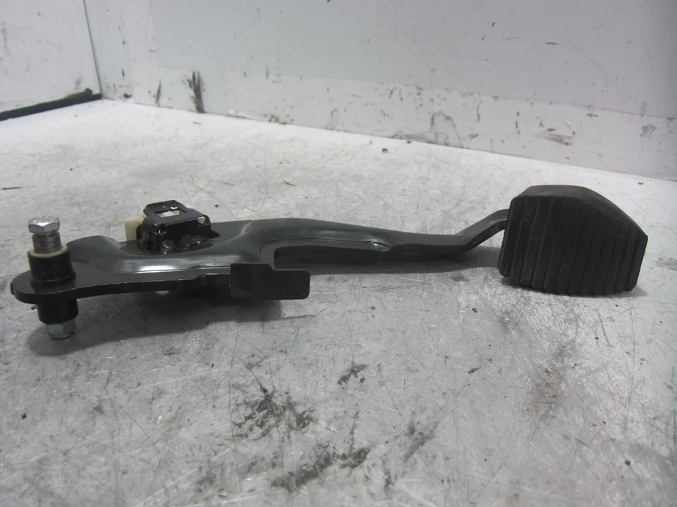 Foto de PEDAL FRENO CITROEN C4 CACTUS 1.2 12V VTi (82 CV / 60 KW) referencia 9653940880