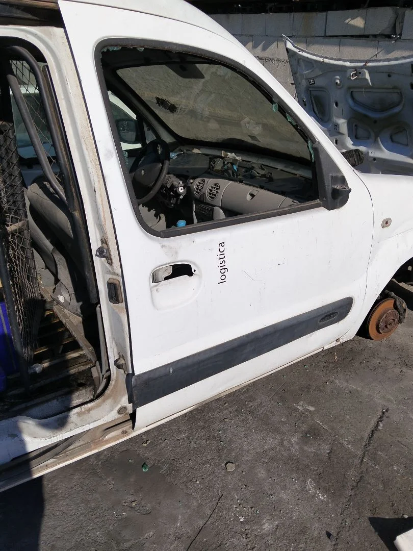 Foto de PUERTA DELANTERA DERECHA RENAULT KANGOO I (F/KC0) 1.5 dCi Diesel (82 CV / 60 KW)
