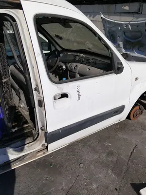 Foto de PUERTA DELANTERA DERECHA RENAULT KANGOO I (F/KC0) 1.5 dCi Diesel (82 CV / 60 KW)