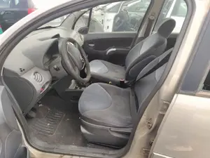 Foto de ENGANCHE CINTURON DELANTERO DERECHO CITROEN C3 1.1  (60 CV / 44 KW)