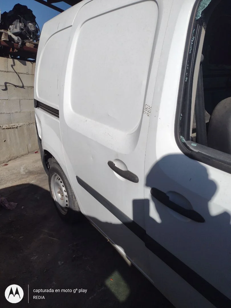 Foto de PUERTA TRASERA DERECHA RENAULT KANGOO II (F/KW0) 1.5 dCi Diesel FAP (90 CV / 66 KW)