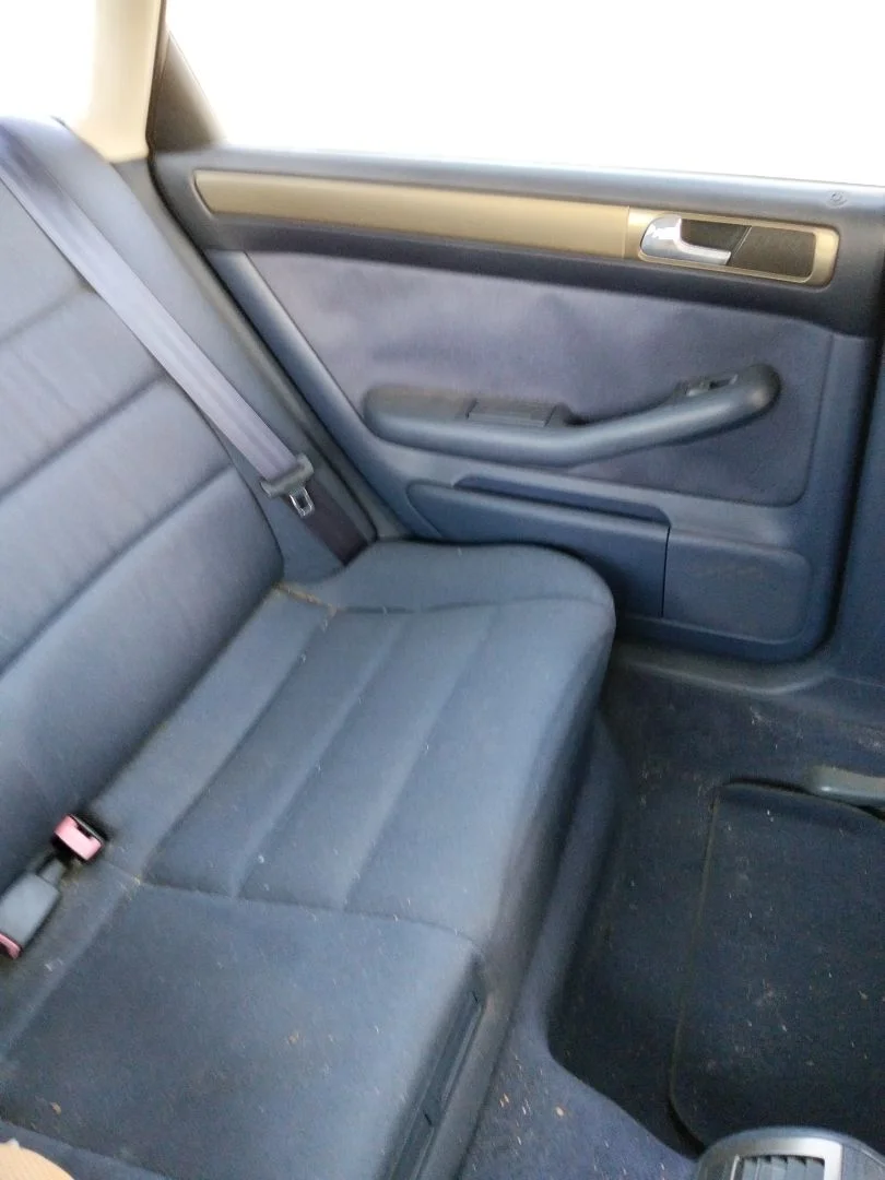 Foto de GUARNECIDO PUERTA TRASERA IZQUIERDA AUDI A6 BERLINA (4B2) 1.8 20V Turbo (150 CV / 110 KW)