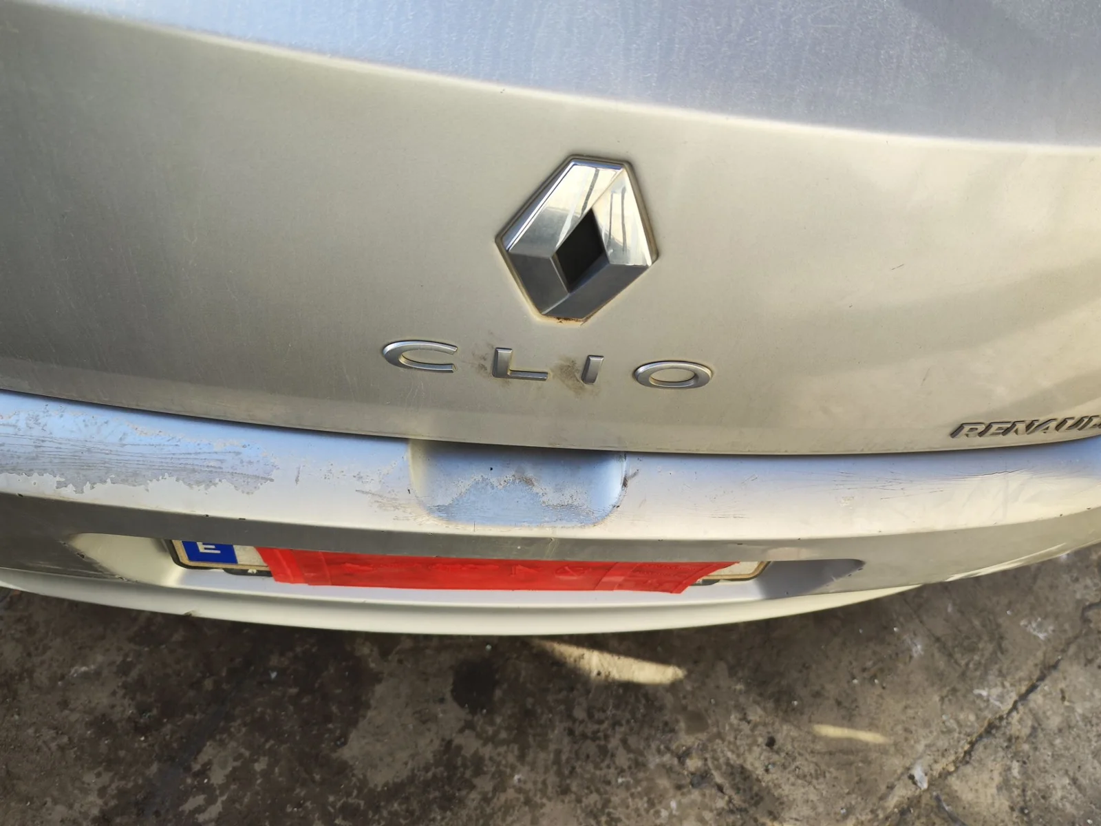 Foto de REFUERZO PARAGOLPES TRASERO RENAULT CLIO III 1.4 16V (98 CV / 72 KW)