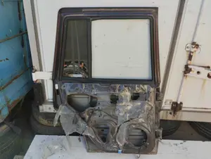 Foto de PUERTA TRASERA IZQUIERDA CHRYSLER JEEP GR.CHEROKEE (ZJ)/(Z) 5.2 V8 CAT (211 CV / 155 KW) foto 4