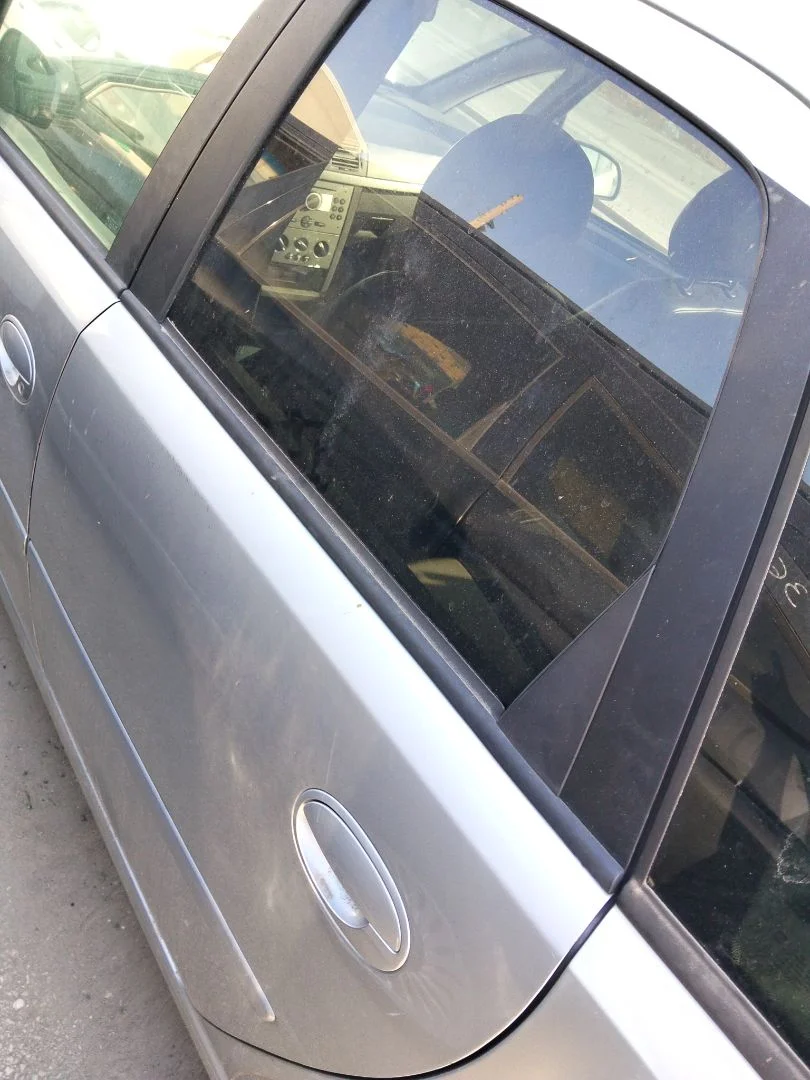 Foto de LUNA TRASERA IZQUIERDA OPEL MERIVA 1.7 16V CDTI (101 CV / 74 KW) referencia 93321979